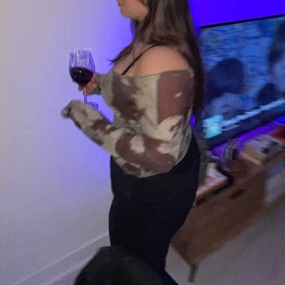 Adorbale screen printed mesh shirt - Picture 2 of 2